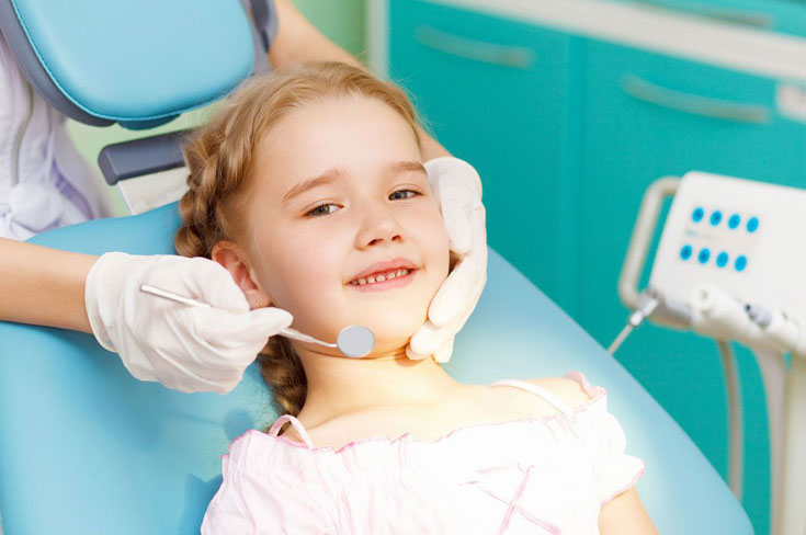 Стоматологические процедуры, которые защищают молочные зубы от кариеса