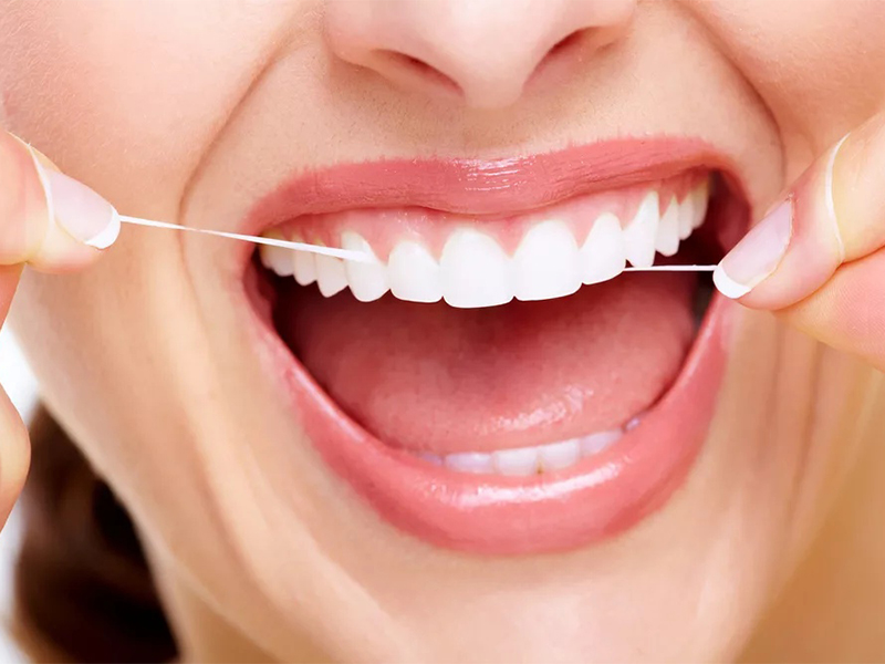 Как правильно пользоваться флоссом (зубной нитью)?